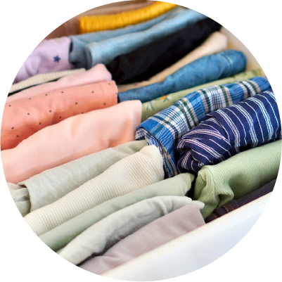 着古した沢山の子供服